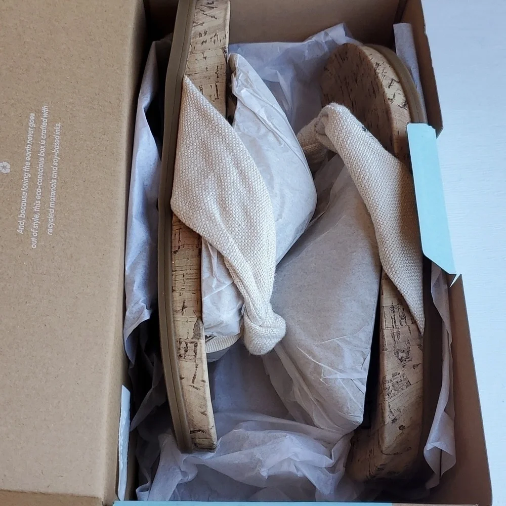 Life Stride Velocity 2.0 Cream Happy Sandals 10 Wide NWT